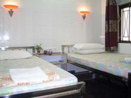 Maple Leaf Guest House Twin Room