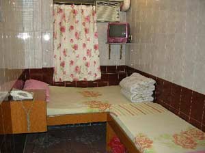 traveller-friendship-hostel-hong-kong-double-room Double Room at the Travellers Friendship Hostel